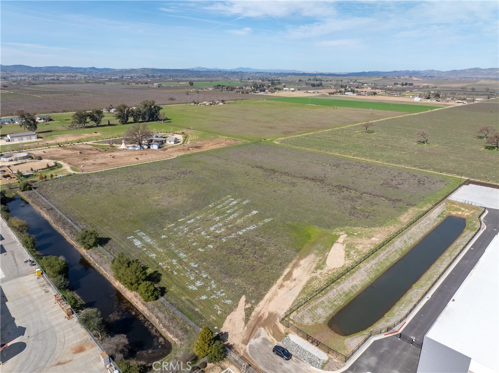 5185 Airport Road Property Photo 5