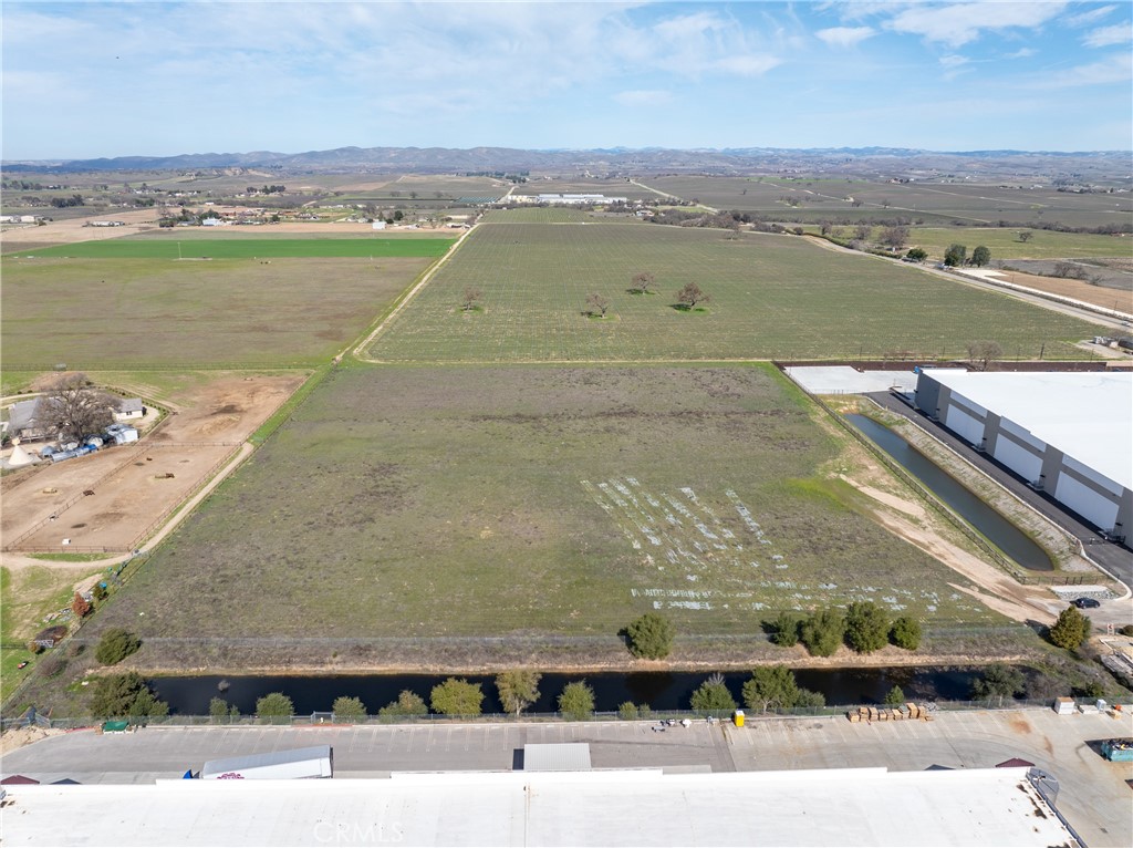 5185 Airport Road Property Photo 6