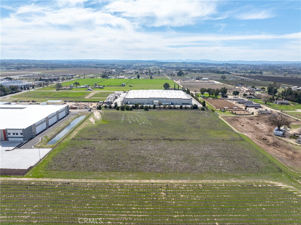 5185 Airport Road Property Photo 7
