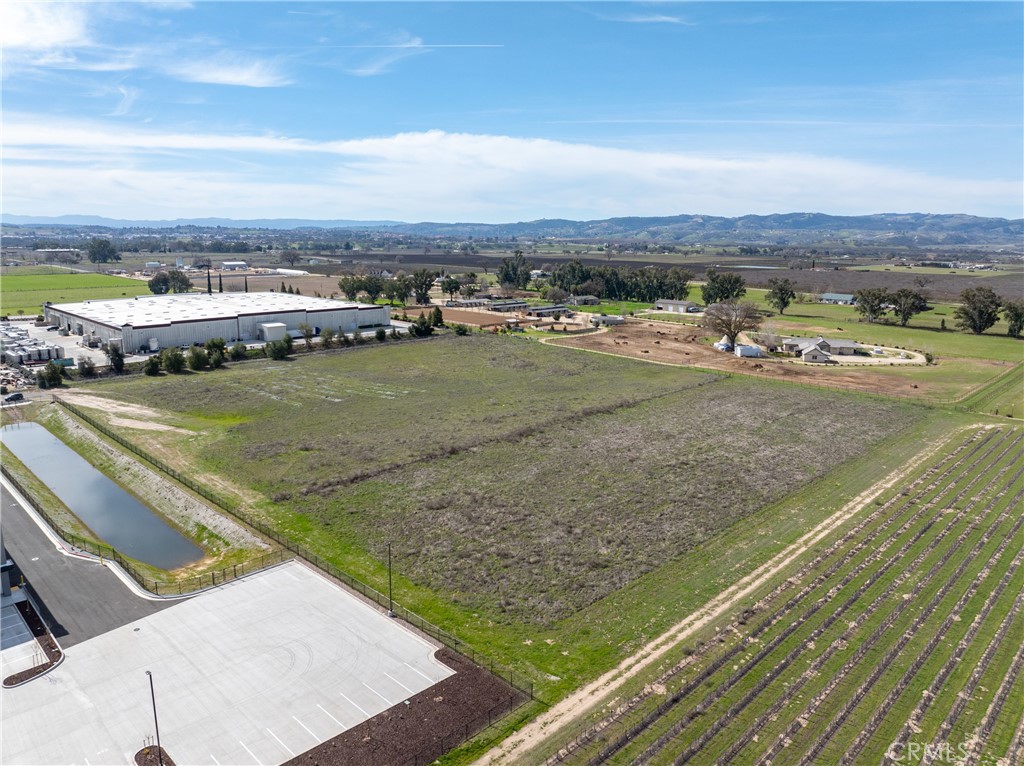 5185 Airport Road Property Photo 8