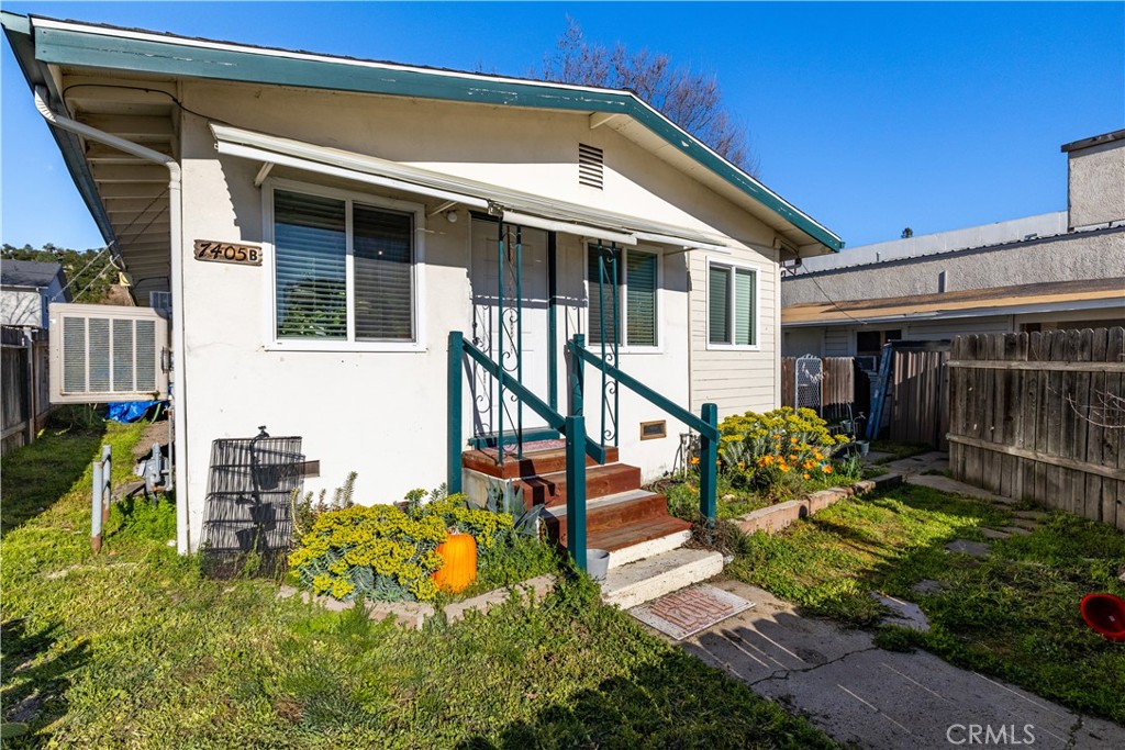 7405 El Camino Real Property Photo 4
