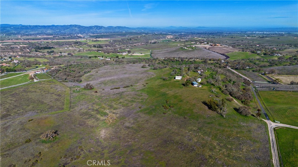 930 Windwood Road Property Photo 3