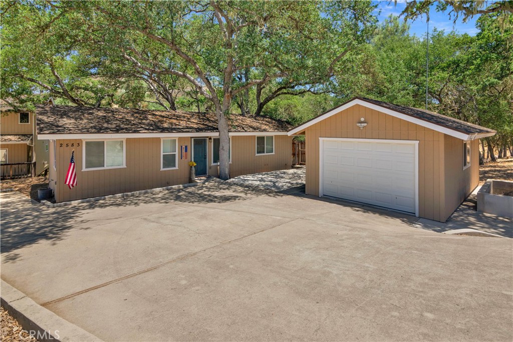 2583 Oak Shores Drive Property Photo 1