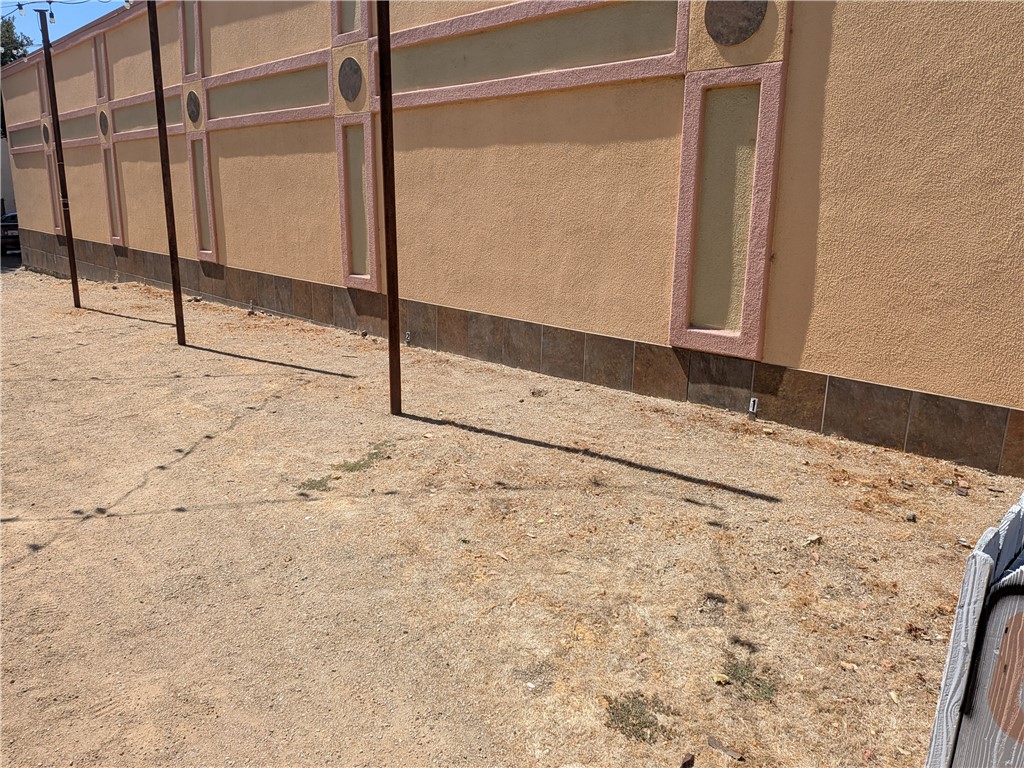 5955 Traffic Way Property Photo 4
