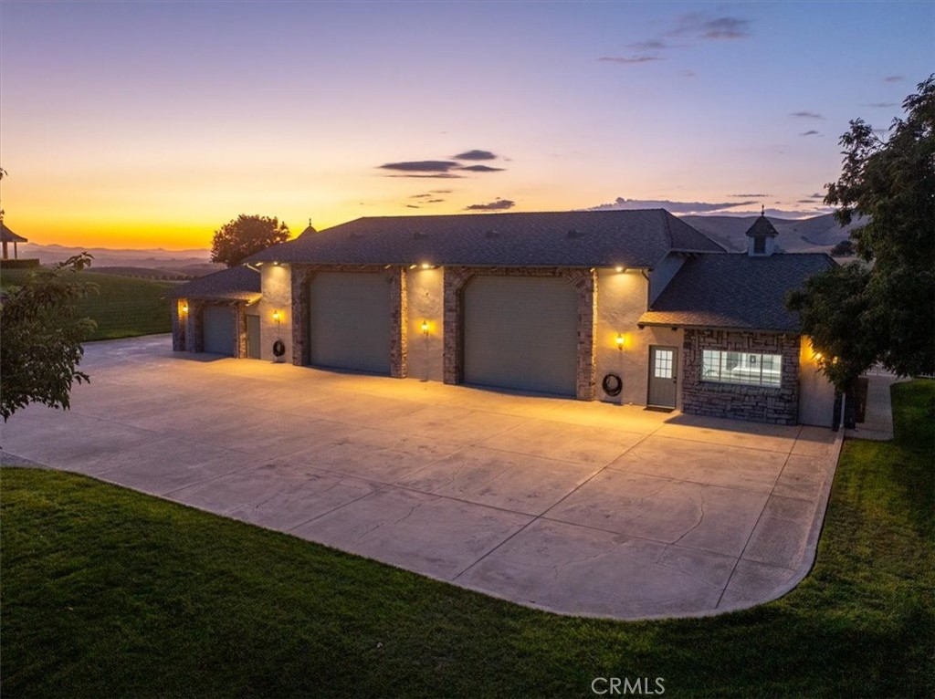8283 Cross Canyons Road Property Photo 6