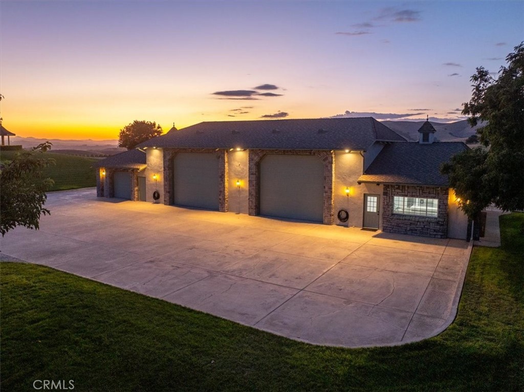 8283 Cross Canyons Road Property Photo 6