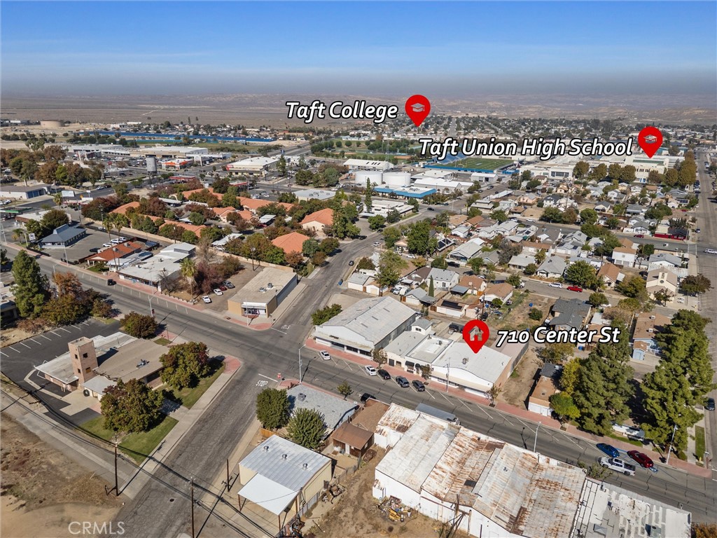 710 Center Street Property Photo 5