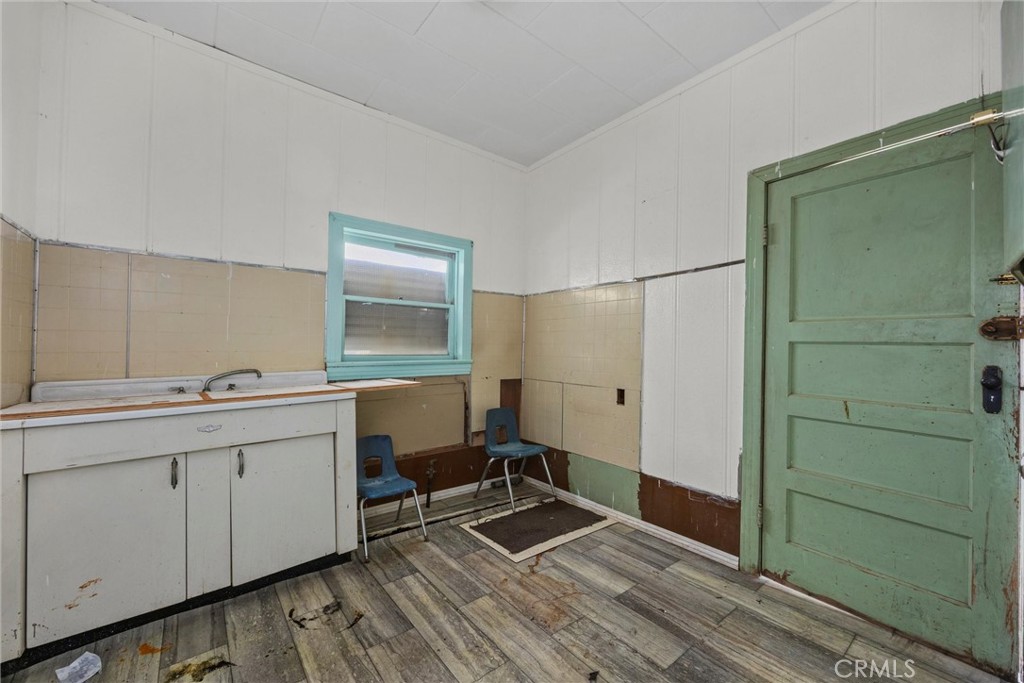 710 Center Street Property Photo 39