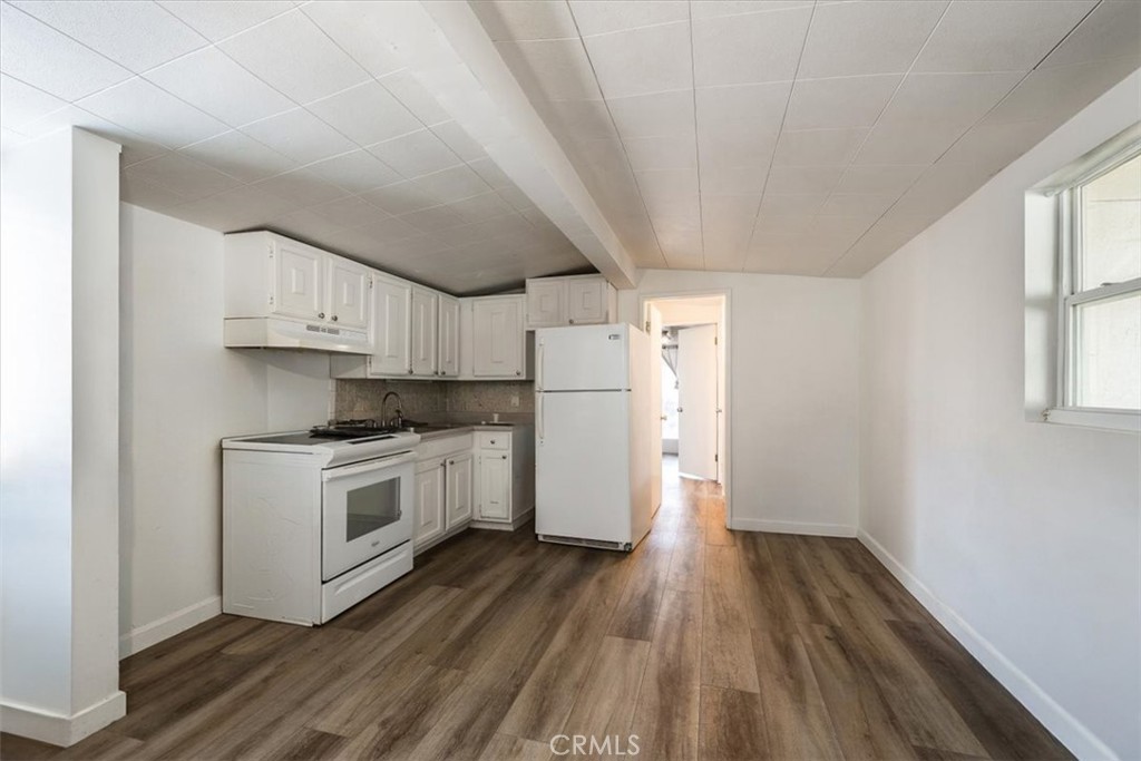 346 12th Property Photo 4
