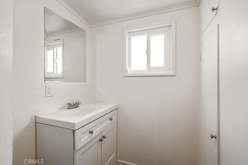 346 12th Property Photo 7