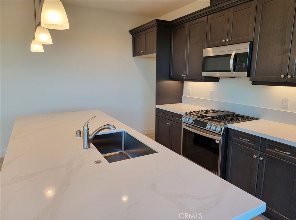 719 Manor Lane Property Photo 6