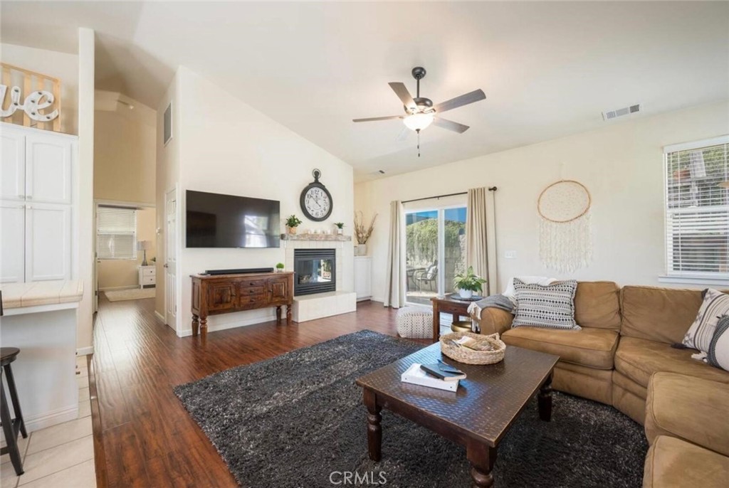 427 Olive Street Property Photo 4