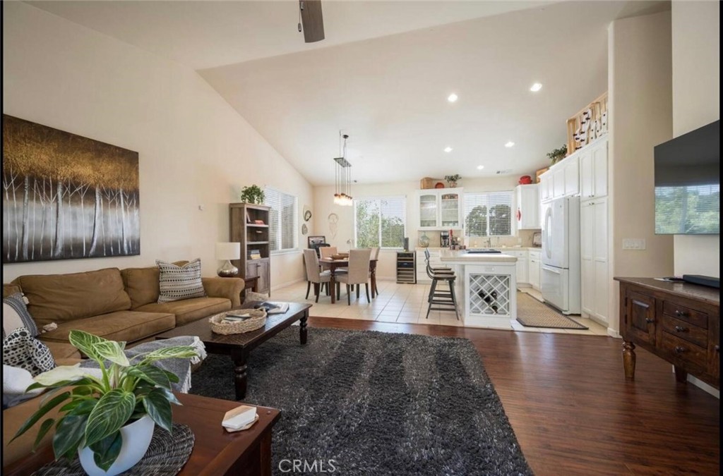 427 Olive Street Property Photo 6