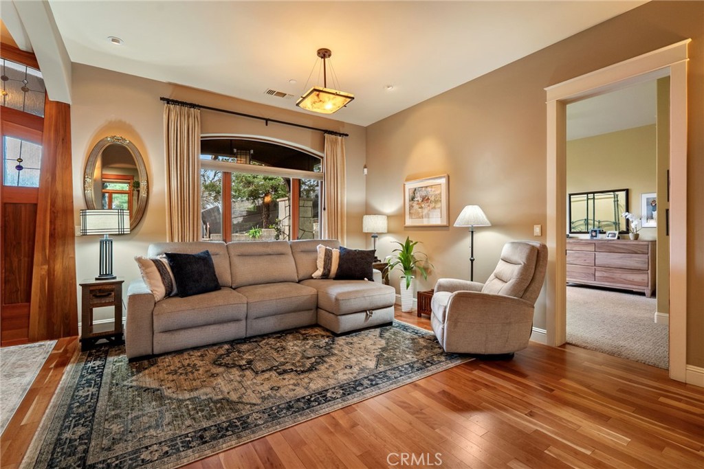 110 11th Property Photo 6