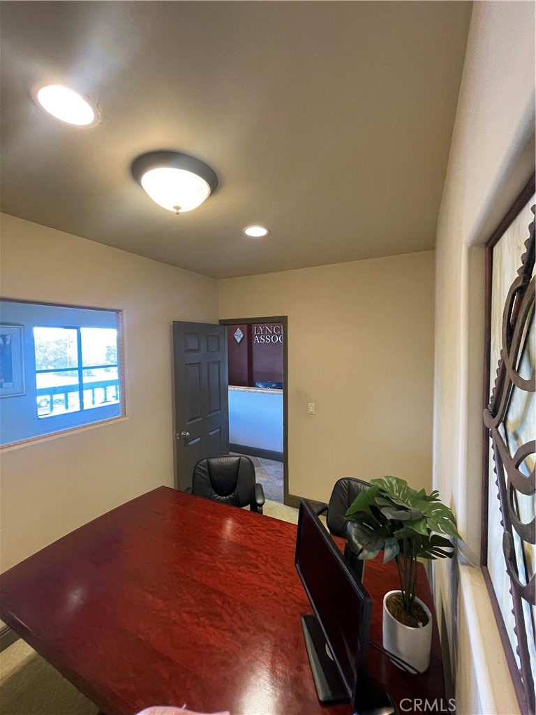 935 Riverside Property Photo 4