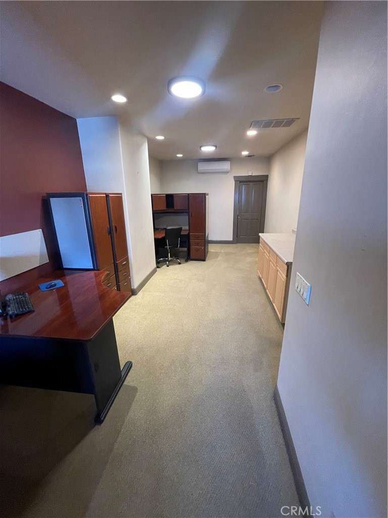 935 Riverside Property Photo 7
