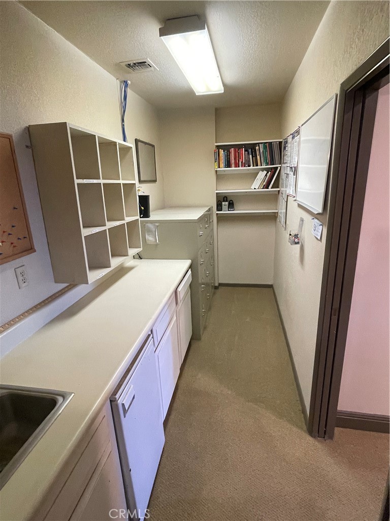 935 Riverside Property Photo 12