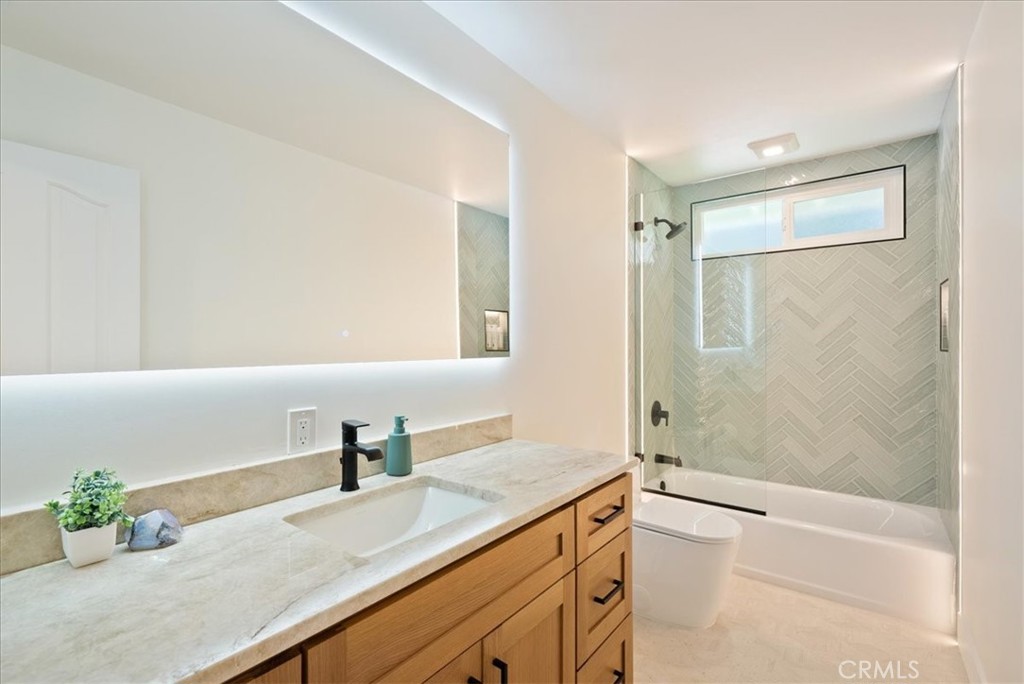 220 Selma Property Photo 18