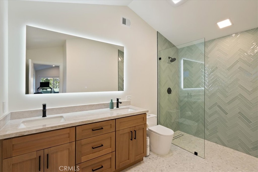 220 Selma Property Photo 21
