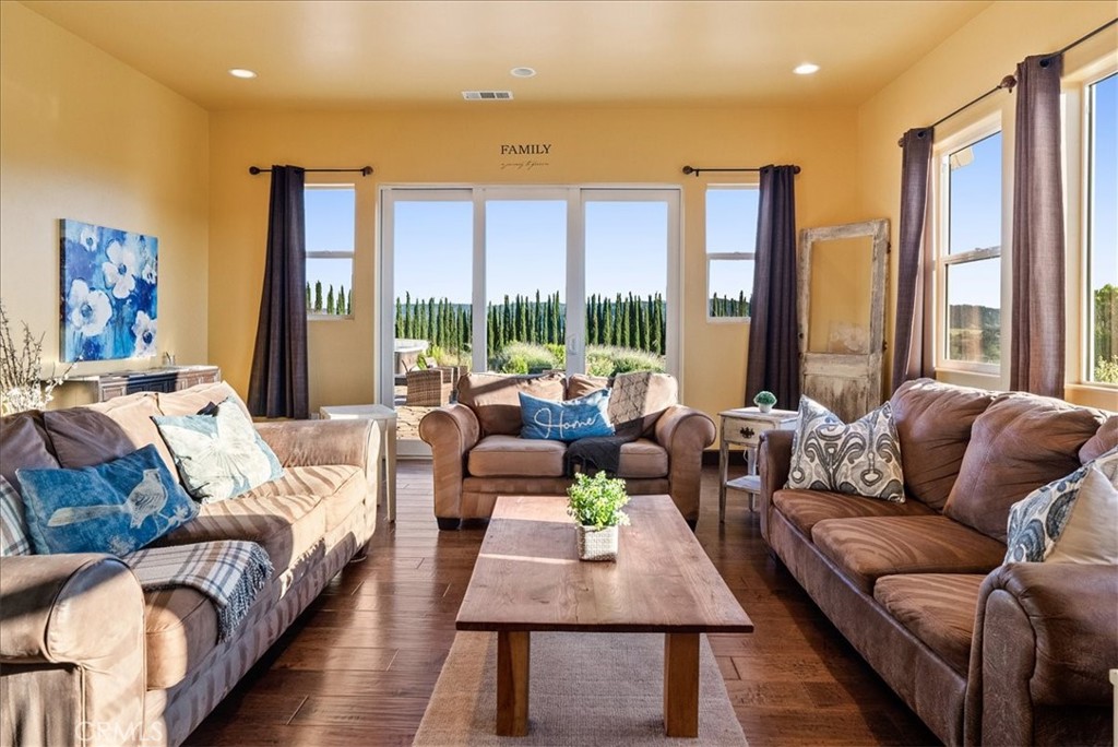 5250 , 5260 Vineyard Property Photo 6