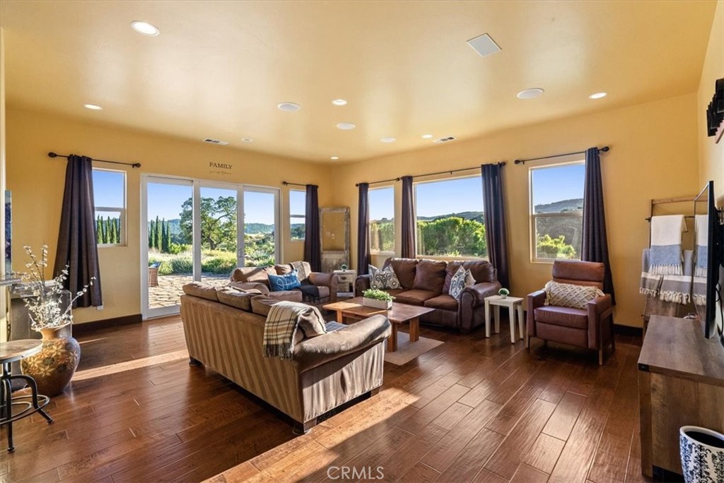5250 , 5260 Vineyard Property Photo 9