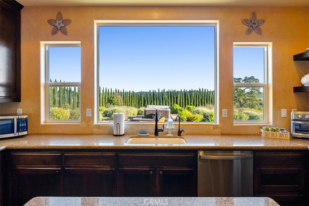 5250 , 5260 Vineyard Property Photo 13