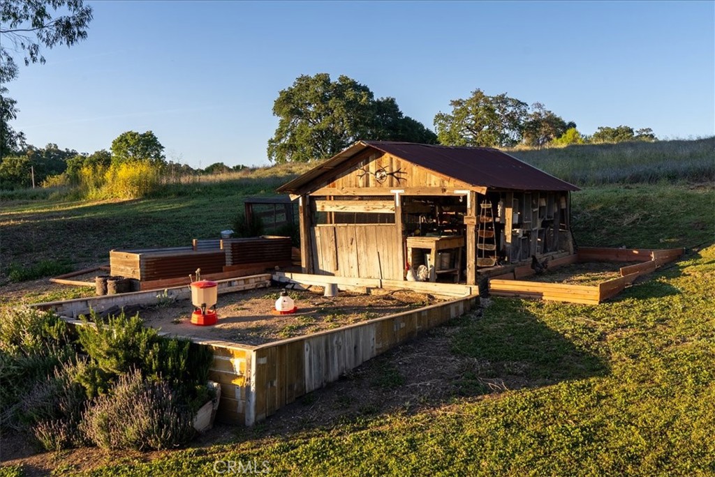 5250 , 5260 Vineyard Property Photo 59
