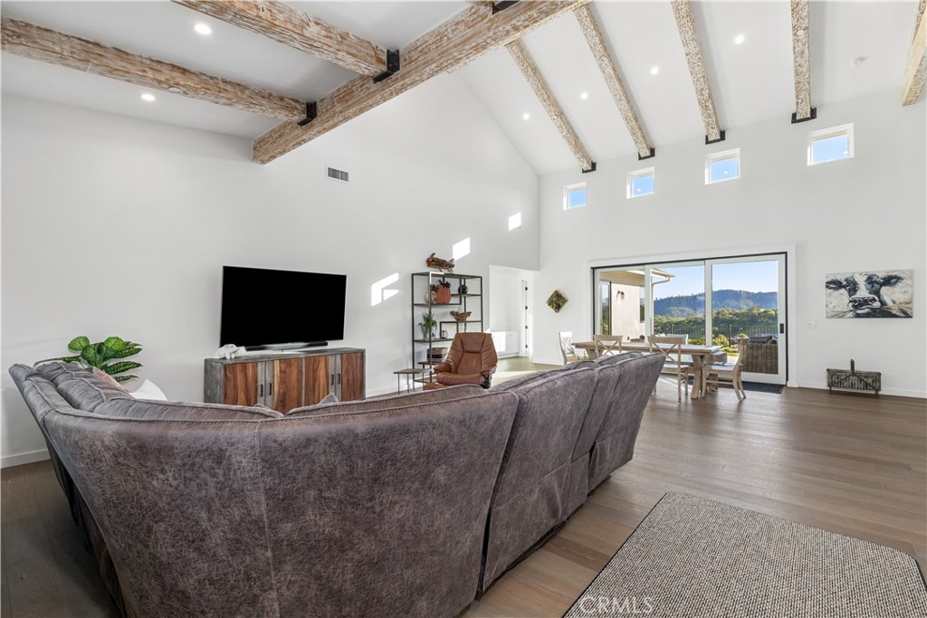 3315 Catalina Property Photo 6