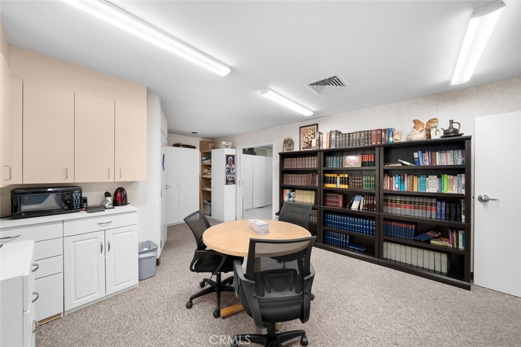 1050 Las Tablas Road 5 Property Photo 6