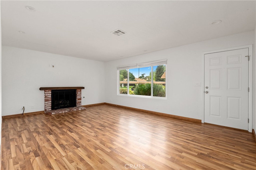 18 Flag Way Property Photo 3