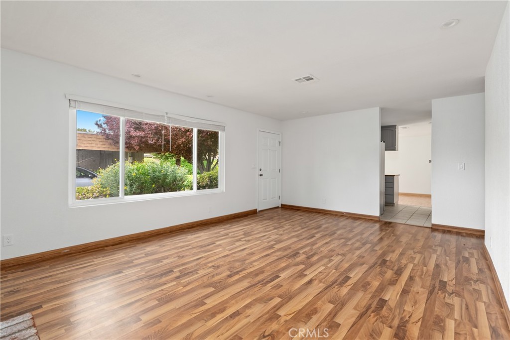 18 Flag Way Property Photo 5