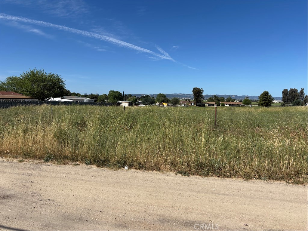 5195 Whispering Oak Property Photo 3
