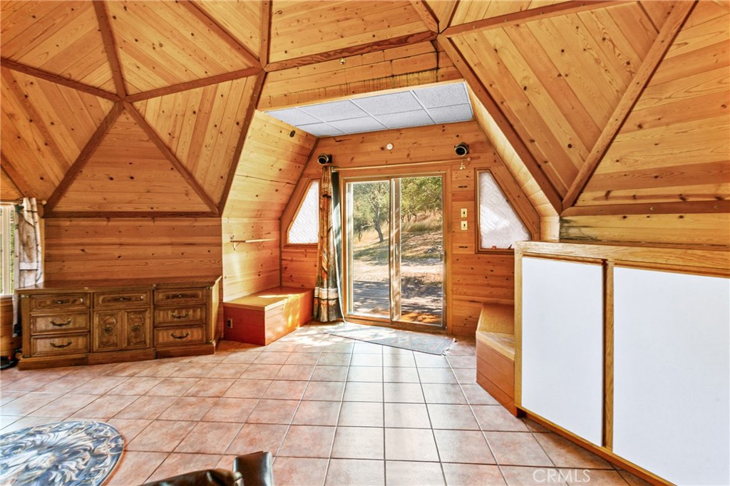 61446 Vista Property Photo 5