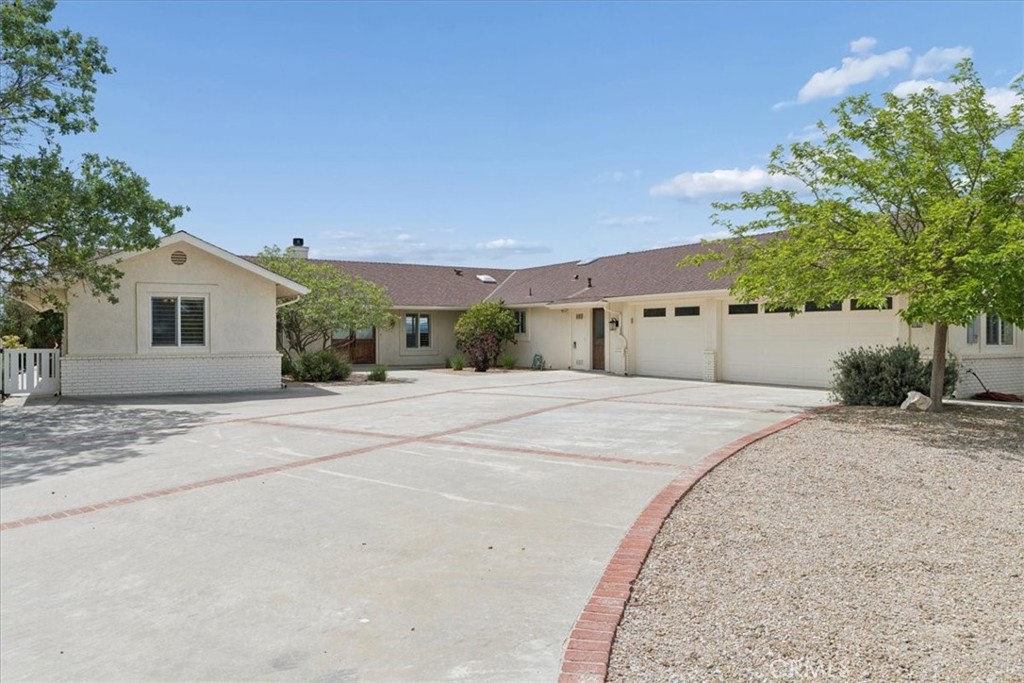 5565 High Ridge Property Photo 4