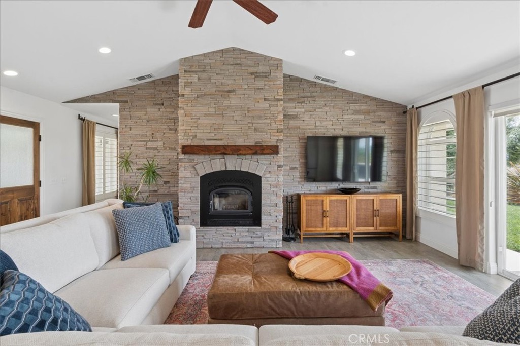 5565 High Ridge Property Photo 8