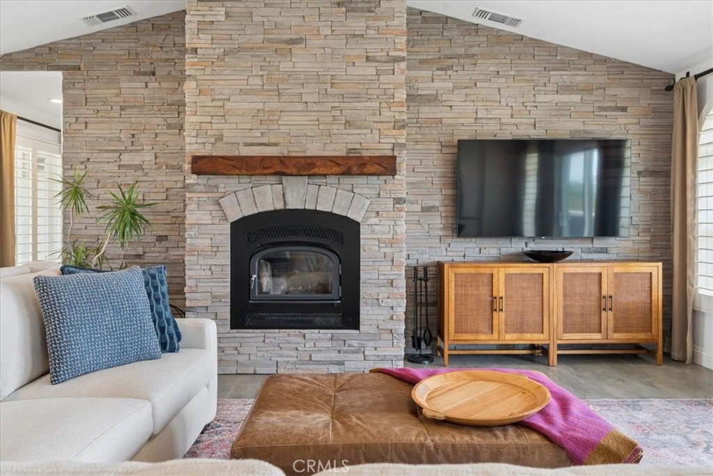5565 High Ridge Property Photo 9