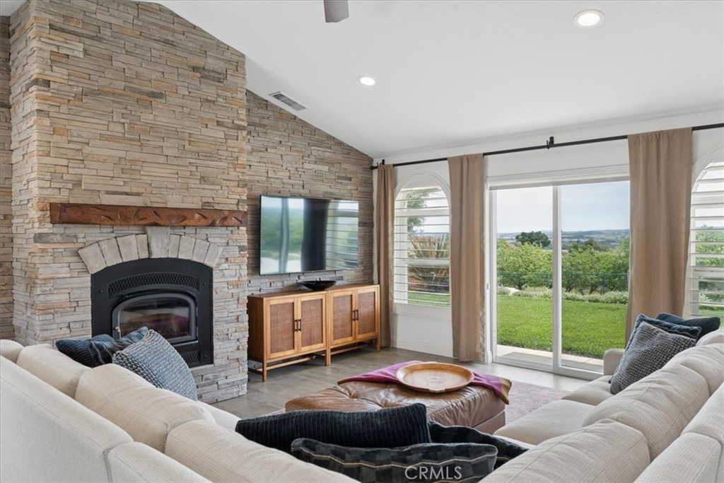 5565 High Ridge Property Photo 10
