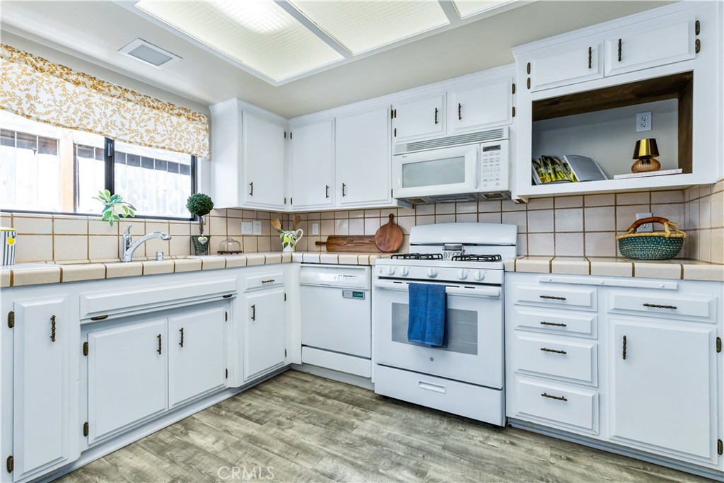 623 Nickerson Property Photo 15