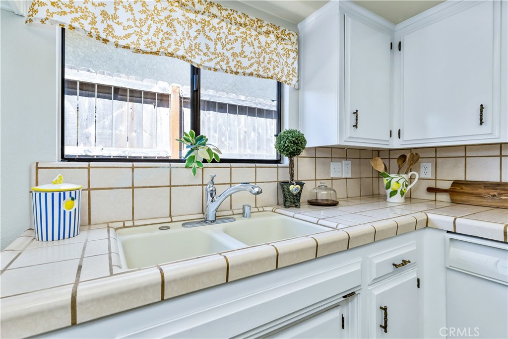 623 Nickerson Property Photo 16
