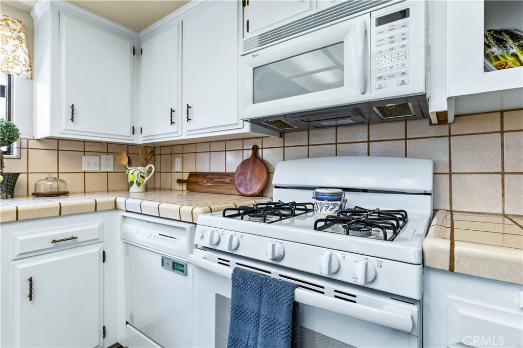 623 Nickerson Property Photo 17