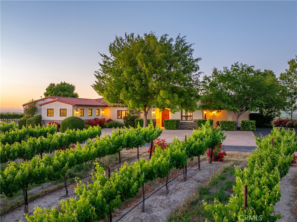 4550 Almond Property Photo 6