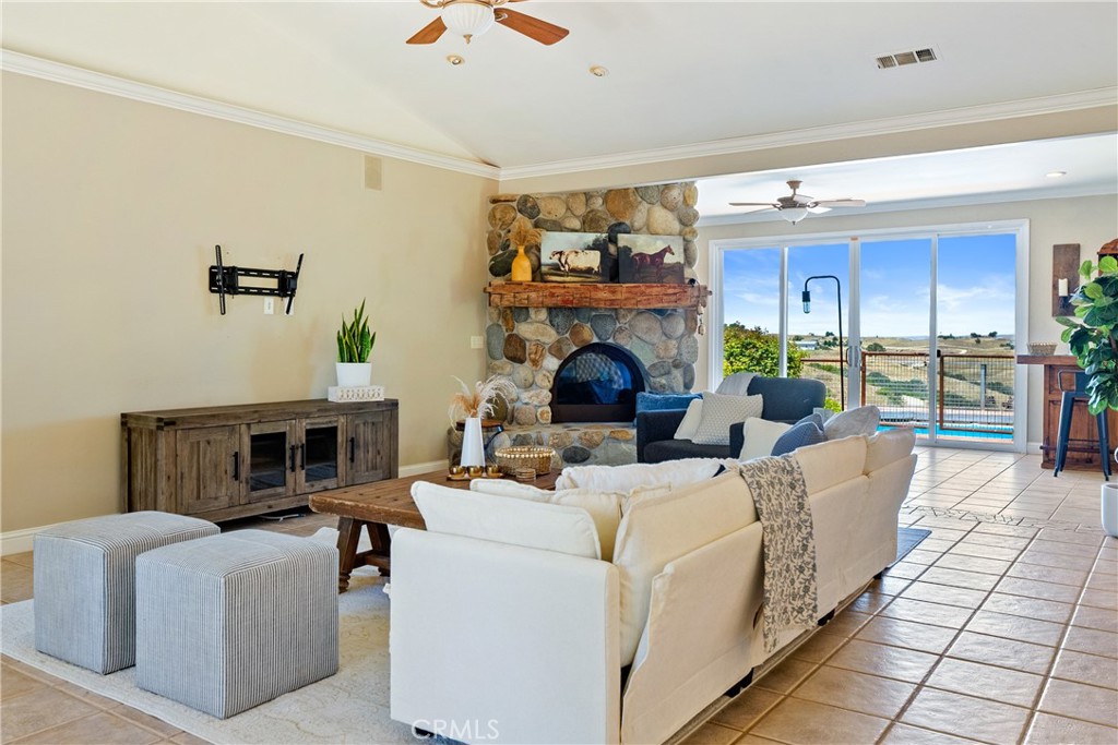 8580 Warren Property Photo 5
