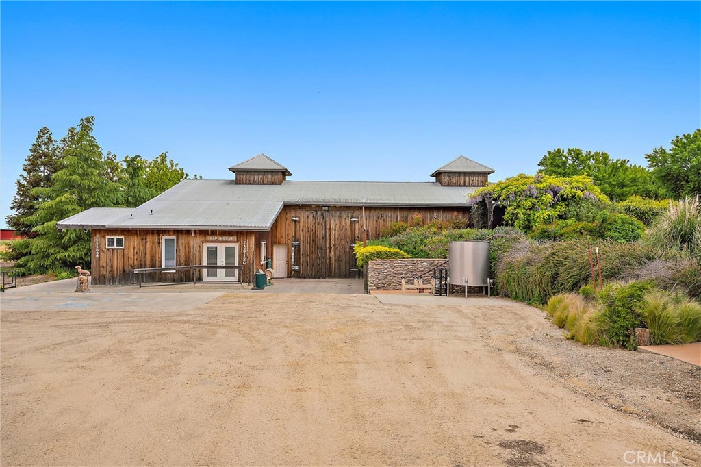 5575 El Pomar Property Photo 1