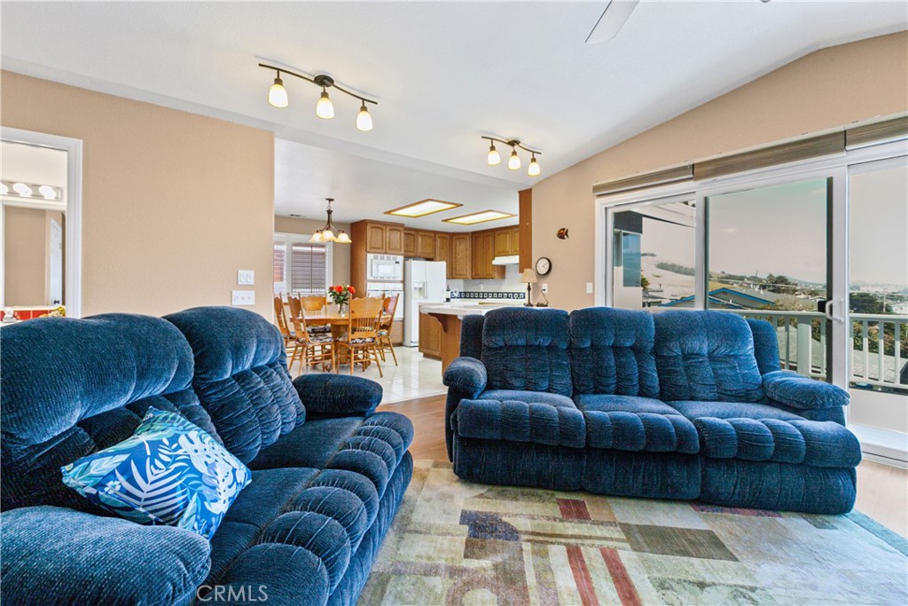 541 Yerba Buena Street Property Photo 10