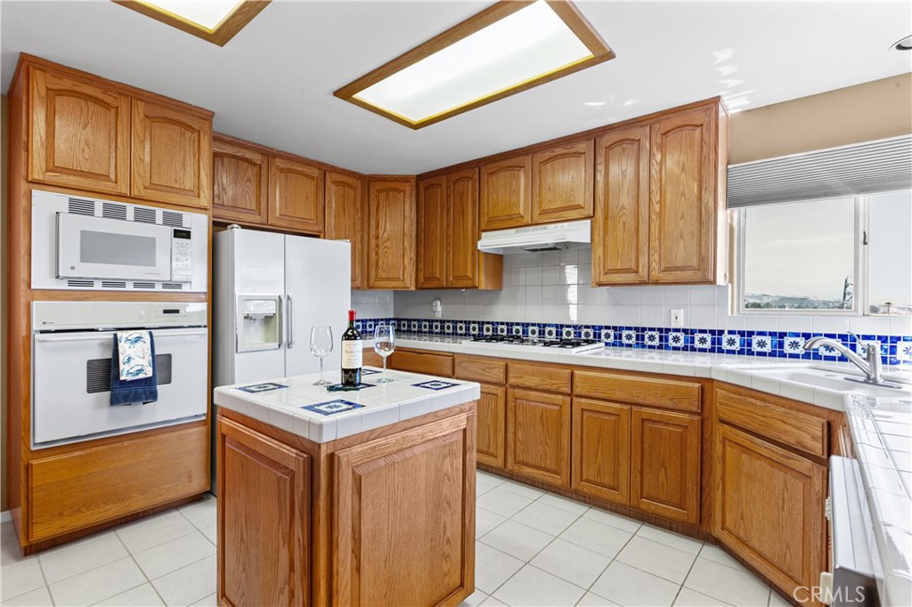 541 Yerba Buena Street Property Photo 15