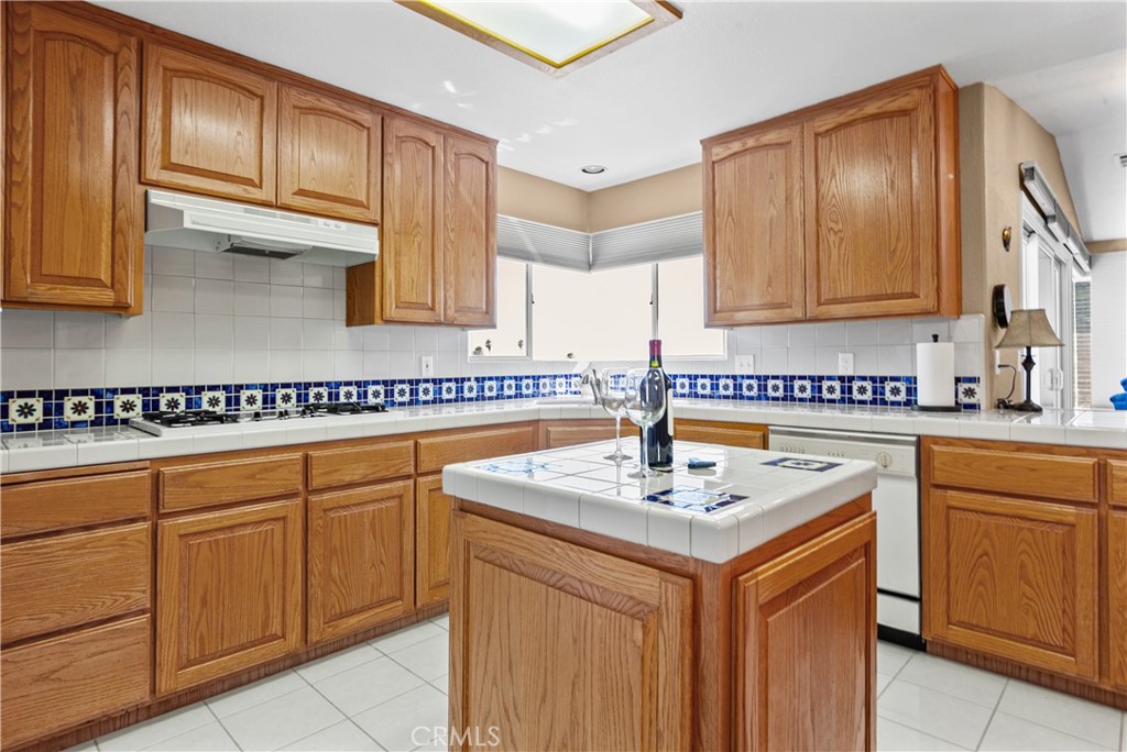 541 Yerba Buena Street Property Photo 16
