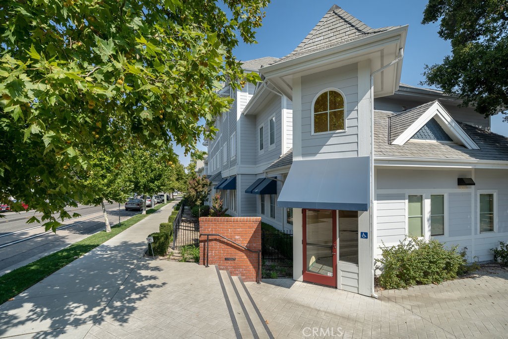 1224 Vine Property Photo 3
