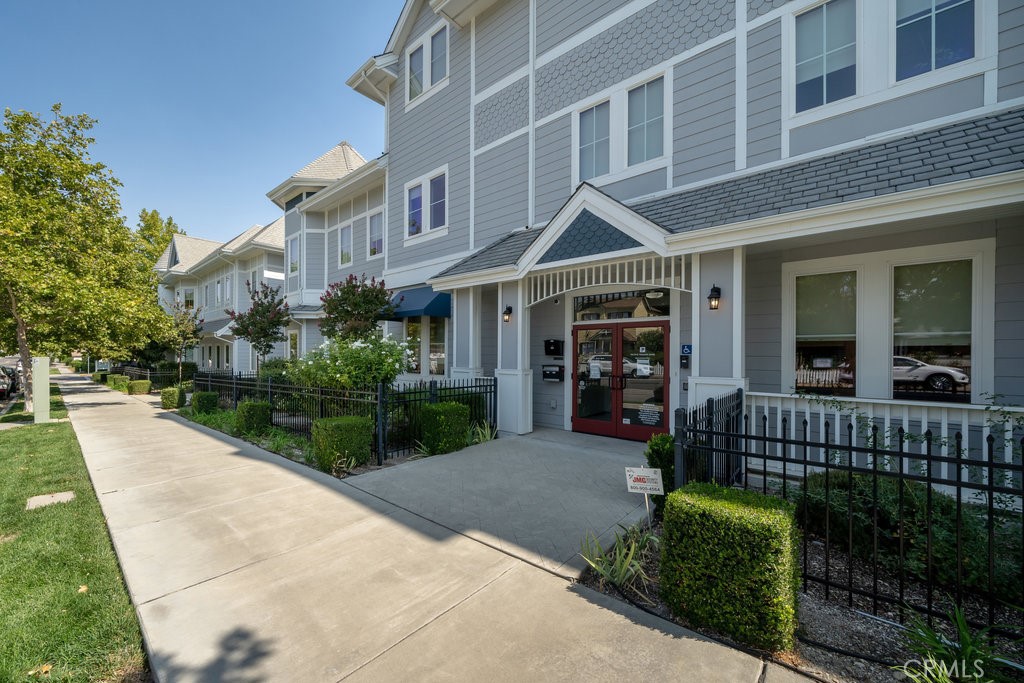 1224 Vine Property Photo 4