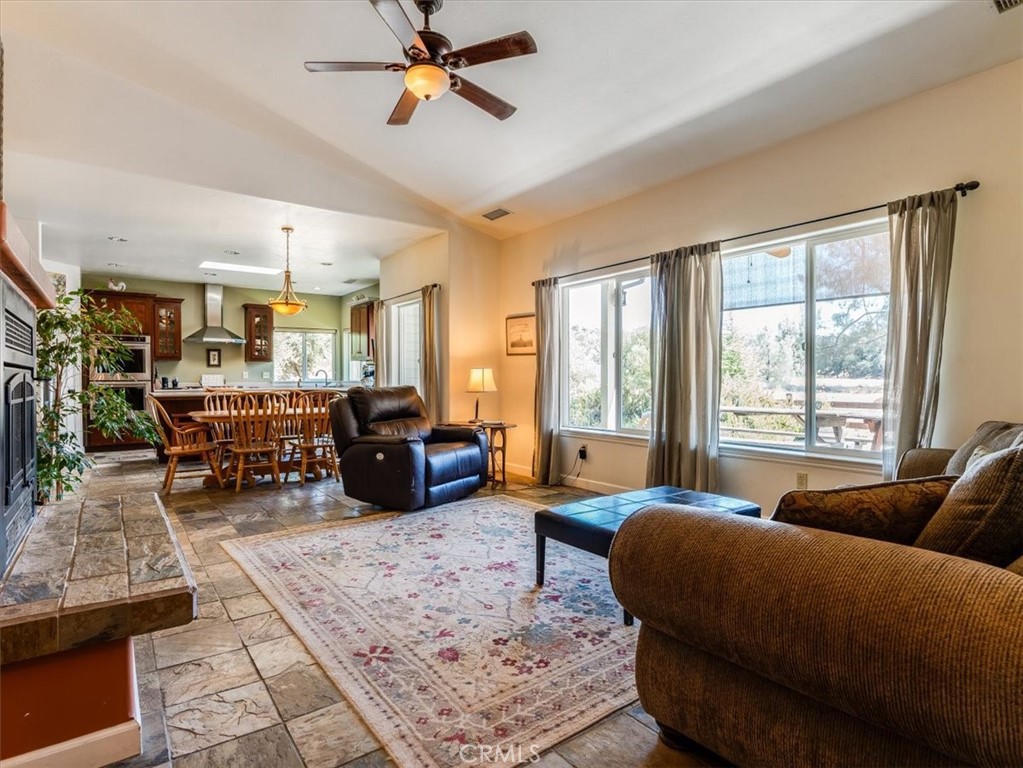 1575 Parkhill Road Property Photo 10
