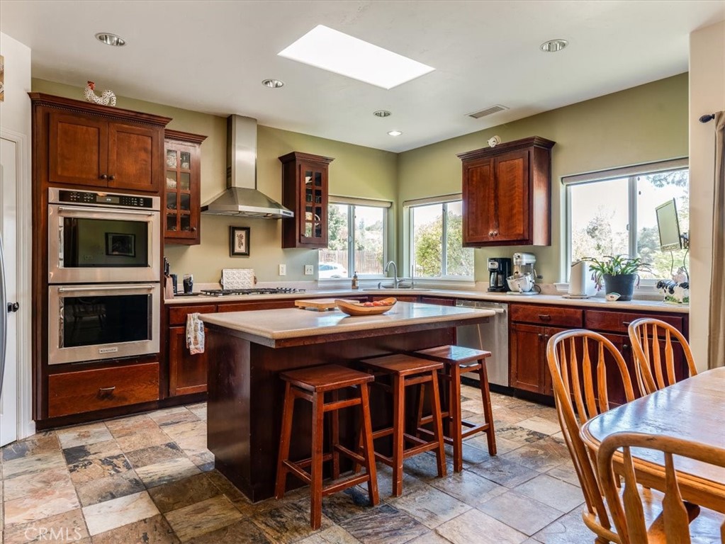 1575 Parkhill Road Property Photo 15